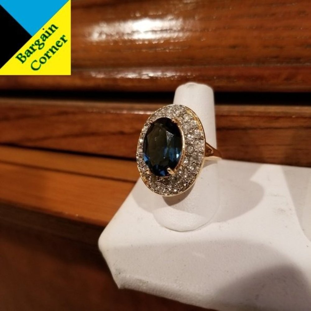 NWT Cocktail Ring Size 5 New 18K HGE.